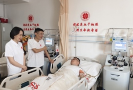 侄子受捐康复 ，他主动捐献，儿子力挺陪护