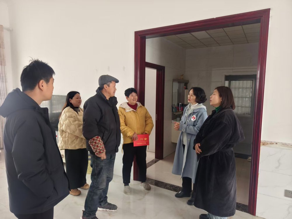 市红十字会组织开展“博爱送万家”系列活动（二）