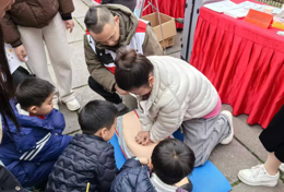 市红十字志愿服务队开展“学雷锋·文明实践我行动”主题活动